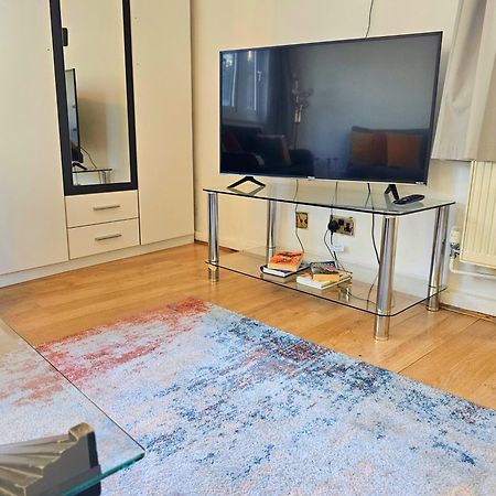 Bright & Spacious Home In Building With Lift, Right Next To Bayswater Station - Walk To Kensington Palace, Hyde Park, Little Venice & Notting Hill 런던 외부 사진