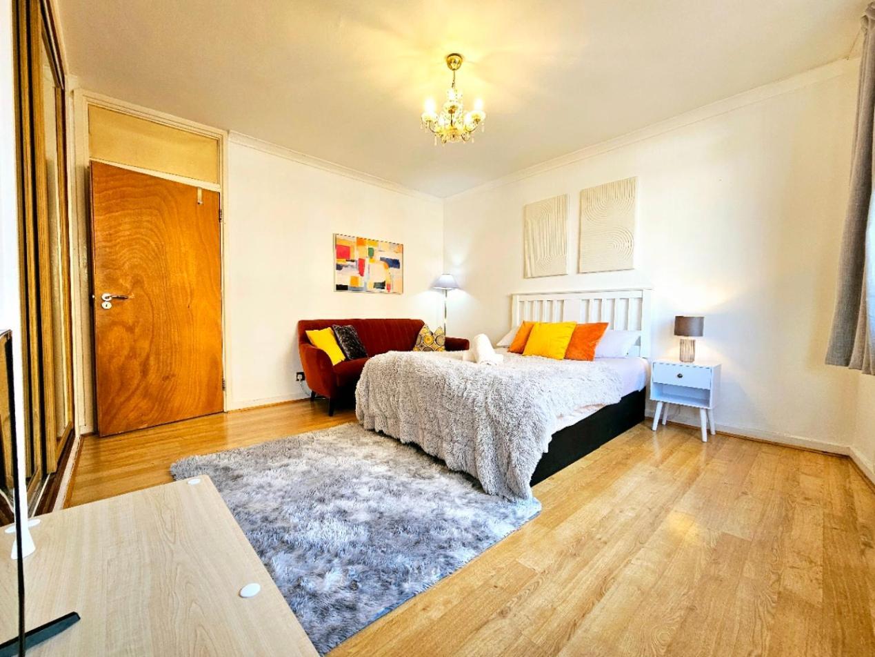 Bright & Spacious Home In Building With Lift, Right Next To Bayswater Station - Walk To Kensington Palace, Hyde Park, Little Venice & Notting Hill 런던 외부 사진