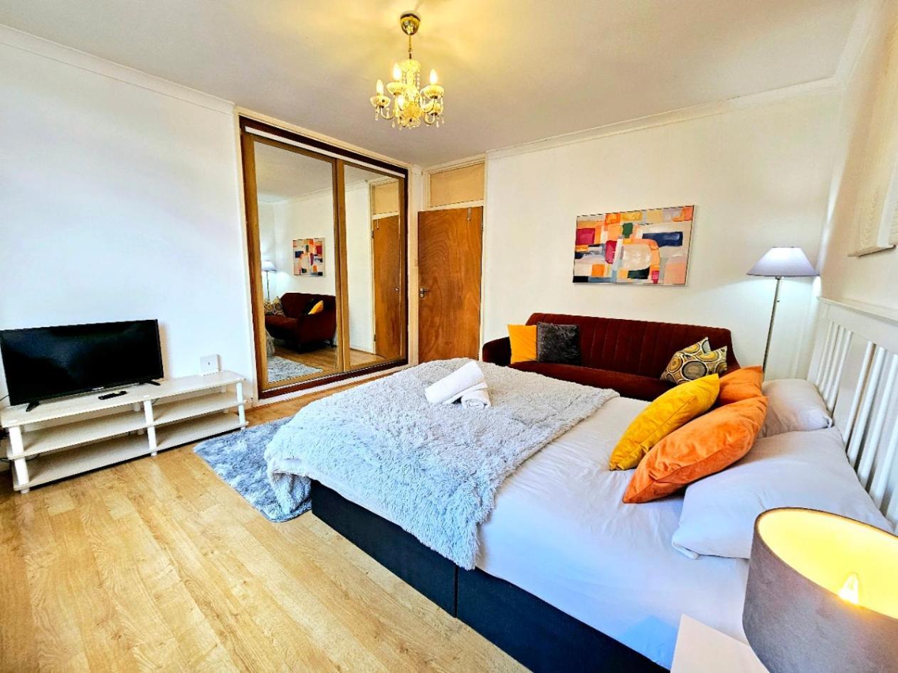 Bright & Spacious Home In Building With Lift, Right Next To Bayswater Station - Walk To Kensington Palace, Hyde Park, Little Venice & Notting Hill 런던 외부 사진