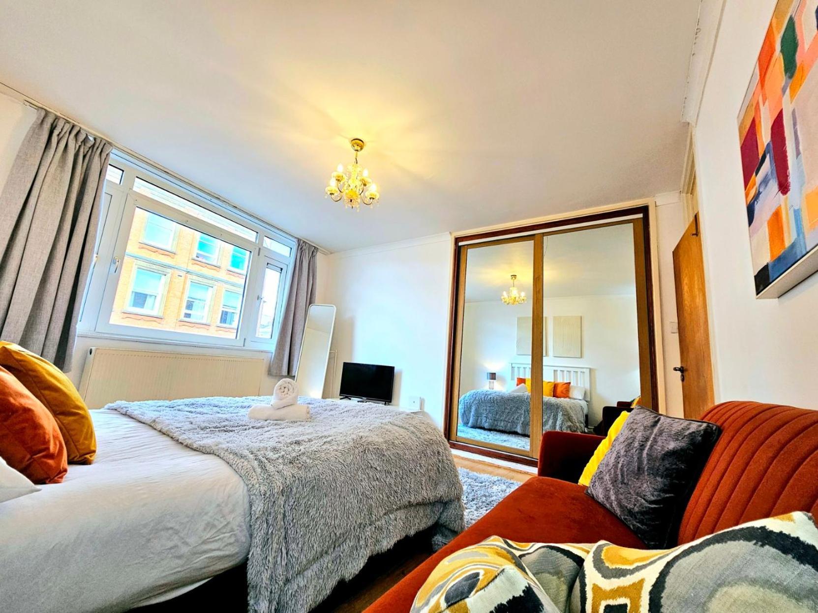 Bright & Spacious Home In Building With Lift, Right Next To Bayswater Station - Walk To Kensington Palace, Hyde Park, Little Venice & Notting Hill 런던 외부 사진