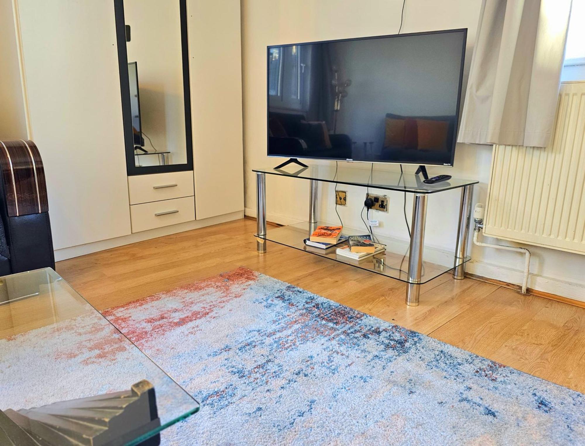 Bright & Spacious Home In Building With Lift, Right Next To Bayswater Station - Walk To Kensington Palace, Hyde Park, Little Venice & Notting Hill 런던 외부 사진